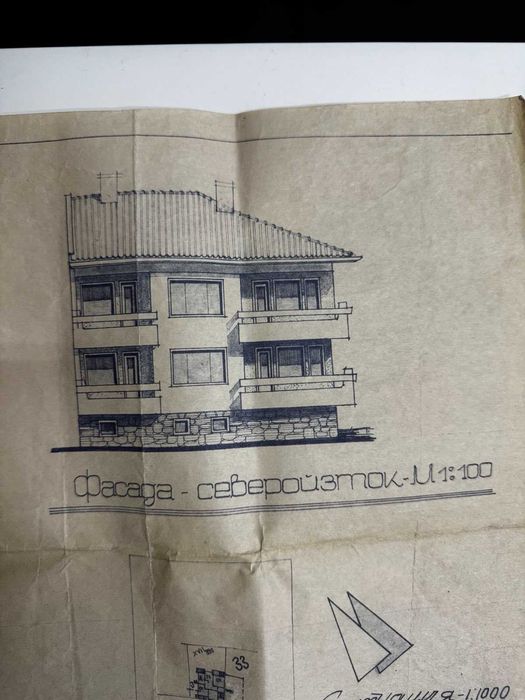 Продава триетажна Къща, град Луковит, област Ловеч, без комисионна.