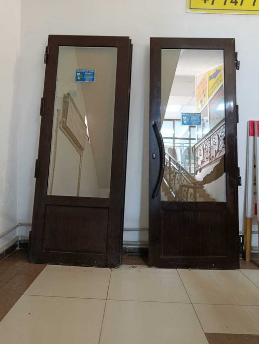 Продается алюминиевая двустворчатая дверь ( теплая серия