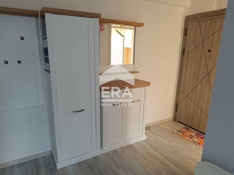 Двустаен, чисто нов, обзаведен апартамент под наем, с двор и паркомяст