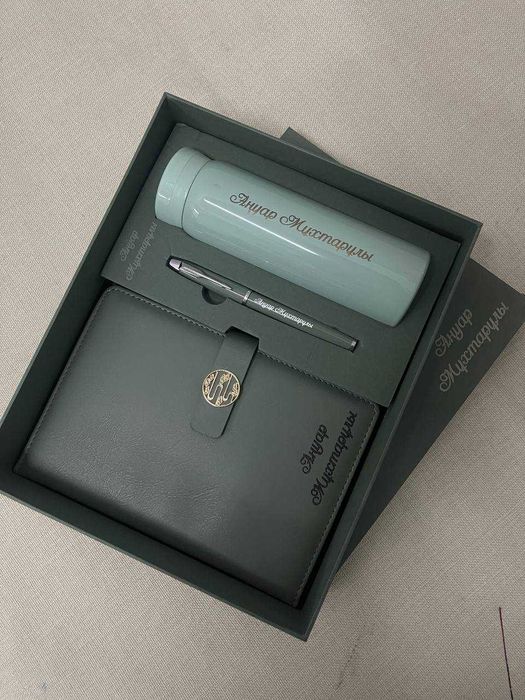Именной подарочный набор: блокнот, ручка и термос в коробке НОВЫЙ ГОД