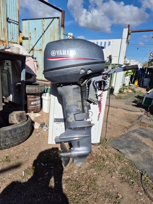 Мотор на лодку Yamaha 15 куб.