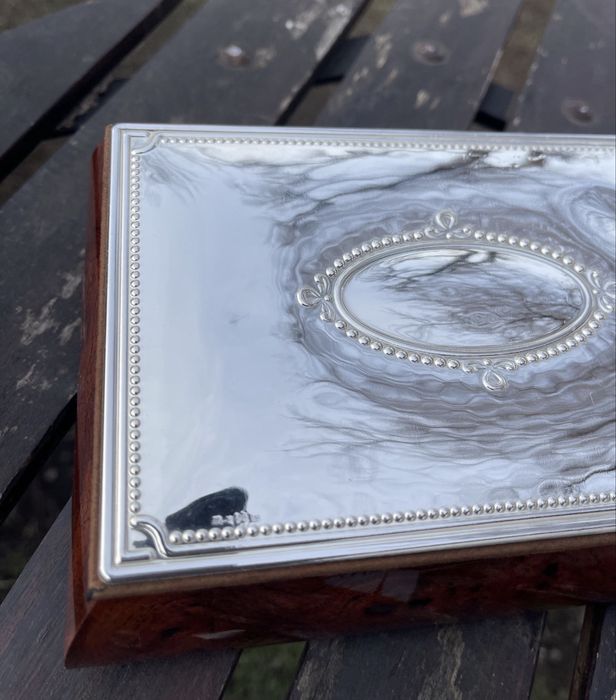 Cadoul perfect / Casete bijuterii cu argint , mahon , cristal