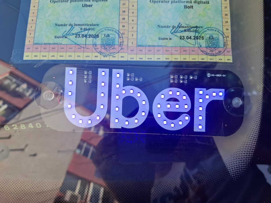 Vând reclamă luminoasă UBER