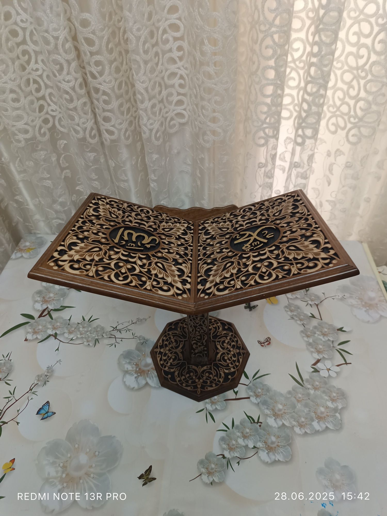 Lavh qol mehnati yong'oqdan qilingan
