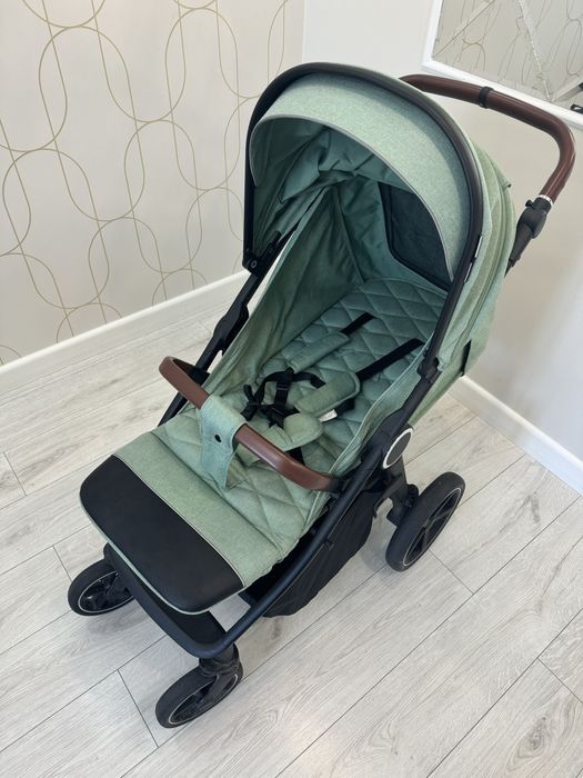 Маневренная коляска в идеальном состоянии