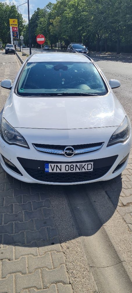 Vând Opel astra j