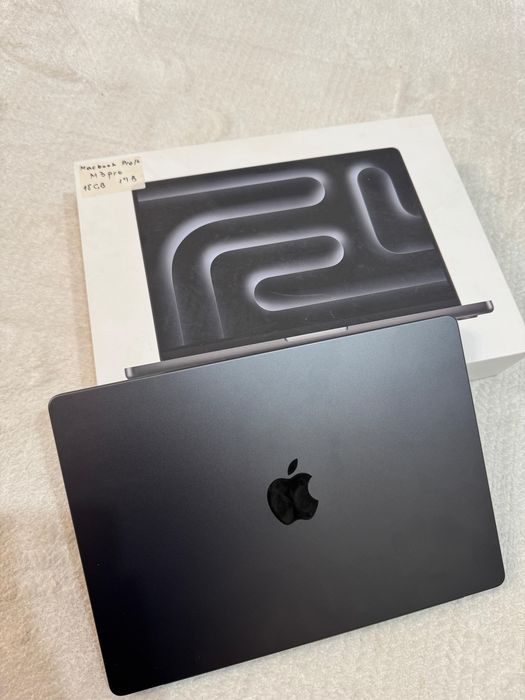 Продам Macbook Pro 14inch, M3 Pro, 18gb, 1TB storage, black.