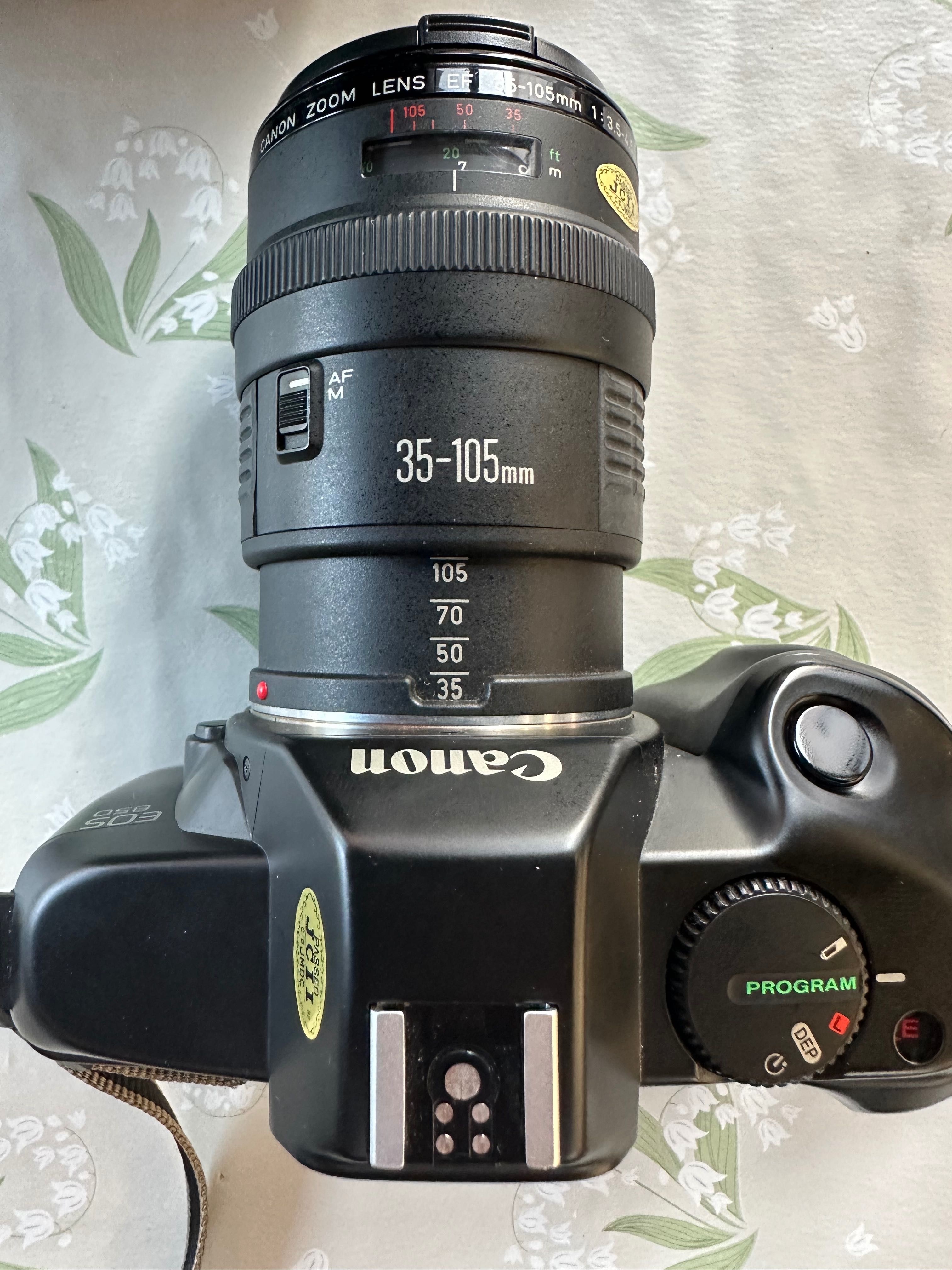 Vând aparat foto Canon EOS 850