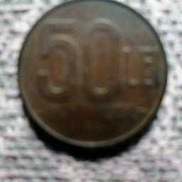 Moneda 50 lei in stare relativ buna.