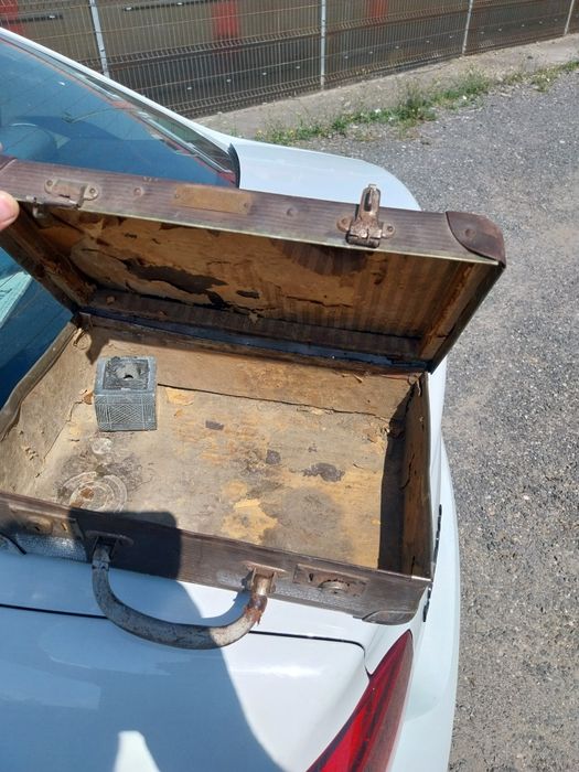 Valiza valijoara cutie geamantan veche