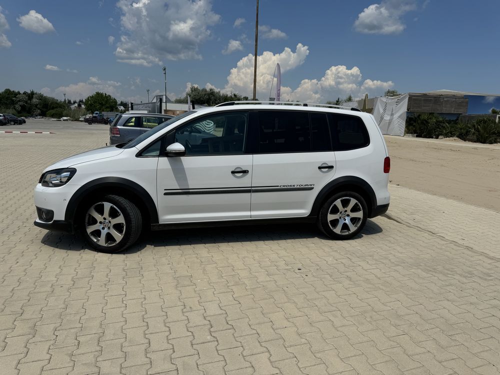 VW Touran R-Line Cross DSG Уникален