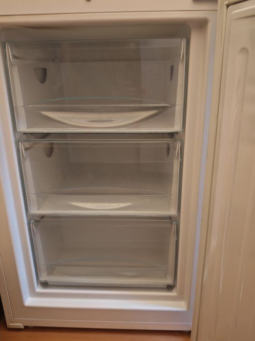 Хладилник LIEBHERR
Liebherr CU 3311 – 55 см ширина, комбиниран с фриз