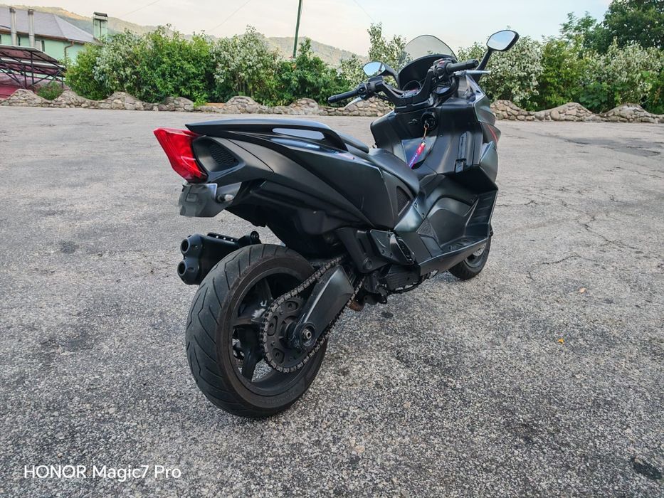 Vând maxi scuter Aprilia SRV 850, cel mai mare scuter fabricat