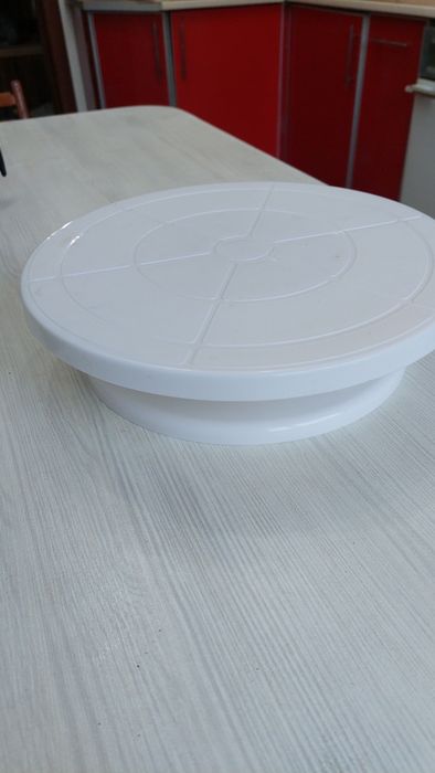 Поворотный столик для торта