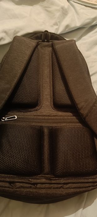 Рюкзак : однотонный, вместительный с мягкой спинкой