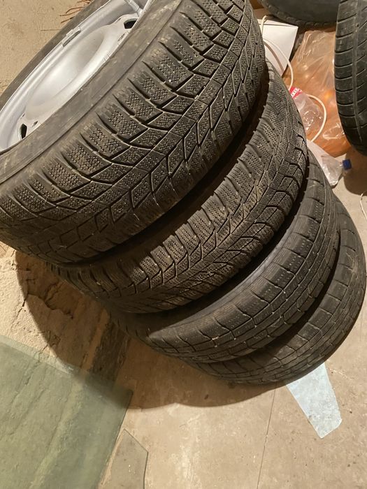 Продам срочно на сезон  хватет зимние