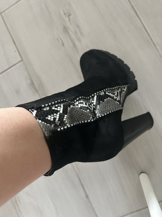 Vand botine de toamna/iarna cu toc.