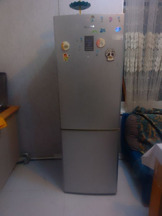 Срочно продам холодильник Самсунг