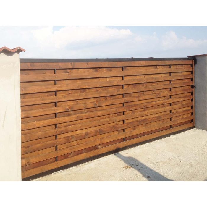 Construim garduri din lemn tras