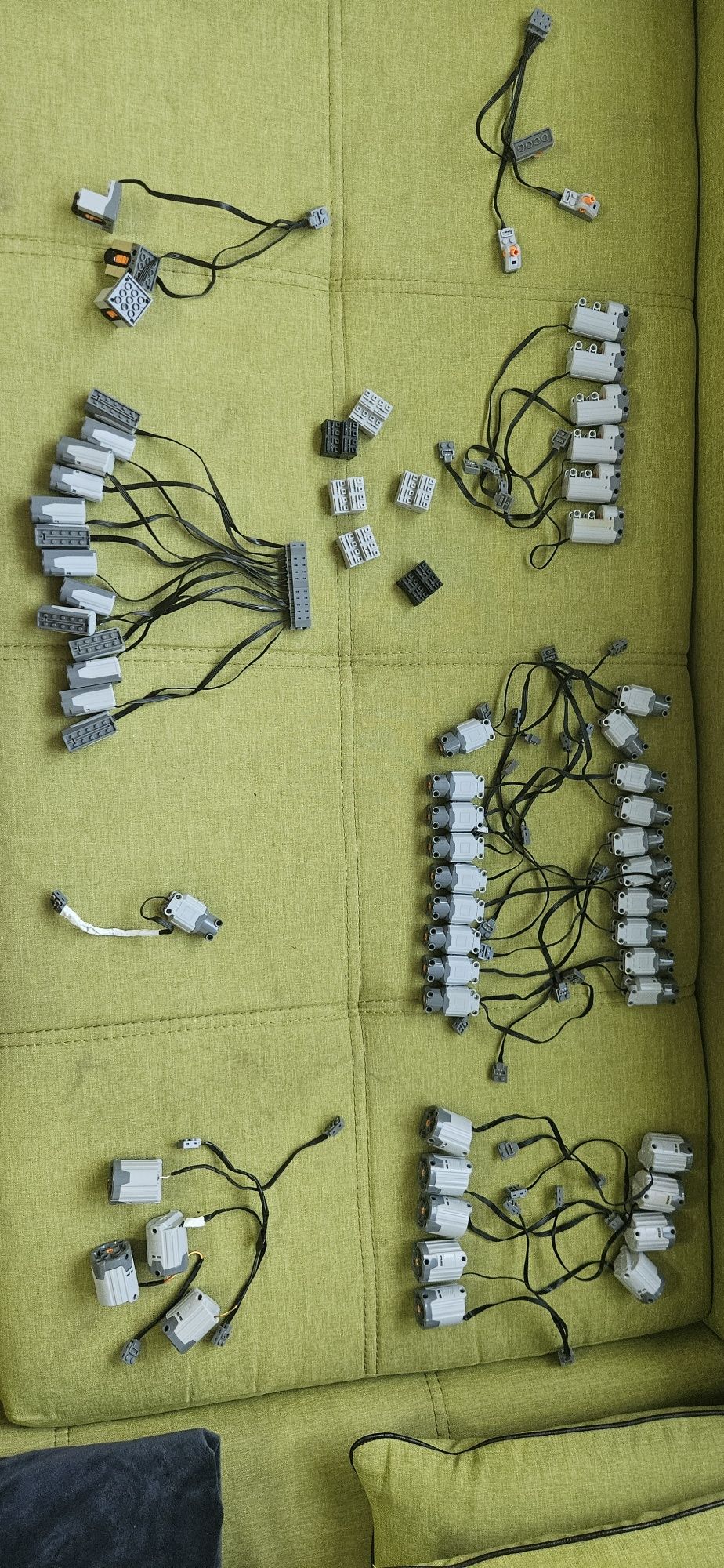 Продавам мотори Lego Power functions