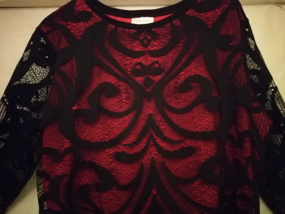 Compleu modern cu bluza din dantela