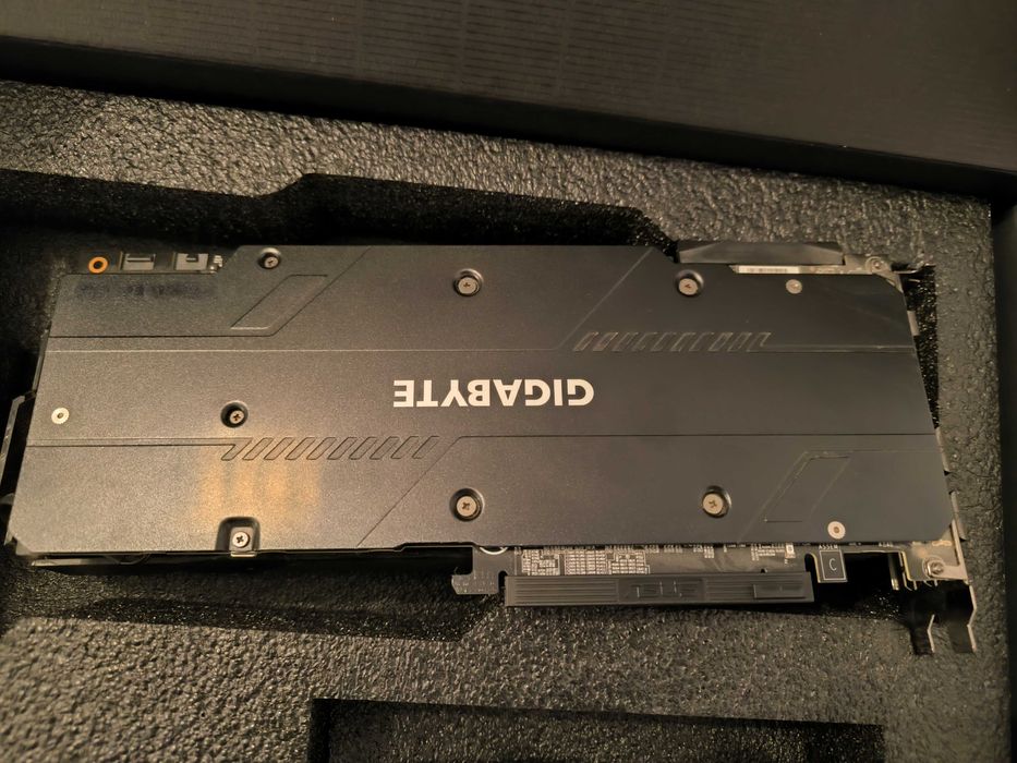 Vând placa video Nvidia RTX 2080 Super Gigabyte