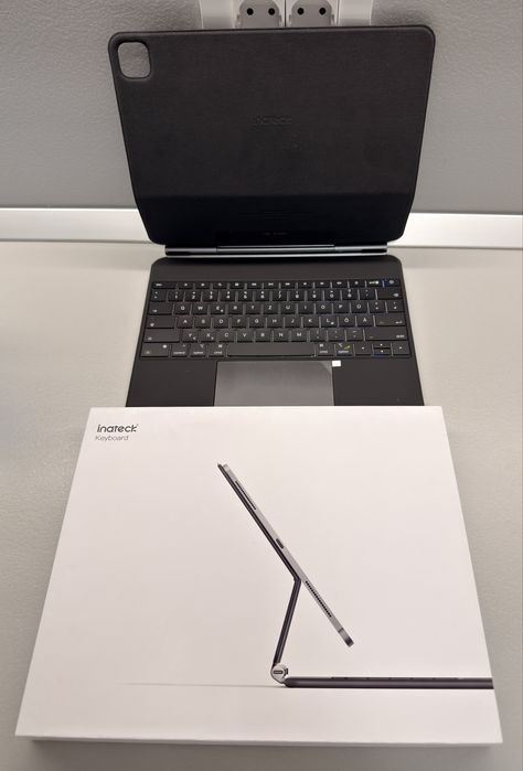 Husa tastatura Inateck iPad Pro 12.9 / iPad Air 13” (2024)