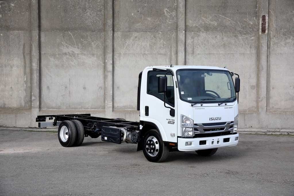 SamAuto автомобил заводидан ISUZU NQR 90 L кузовсиз