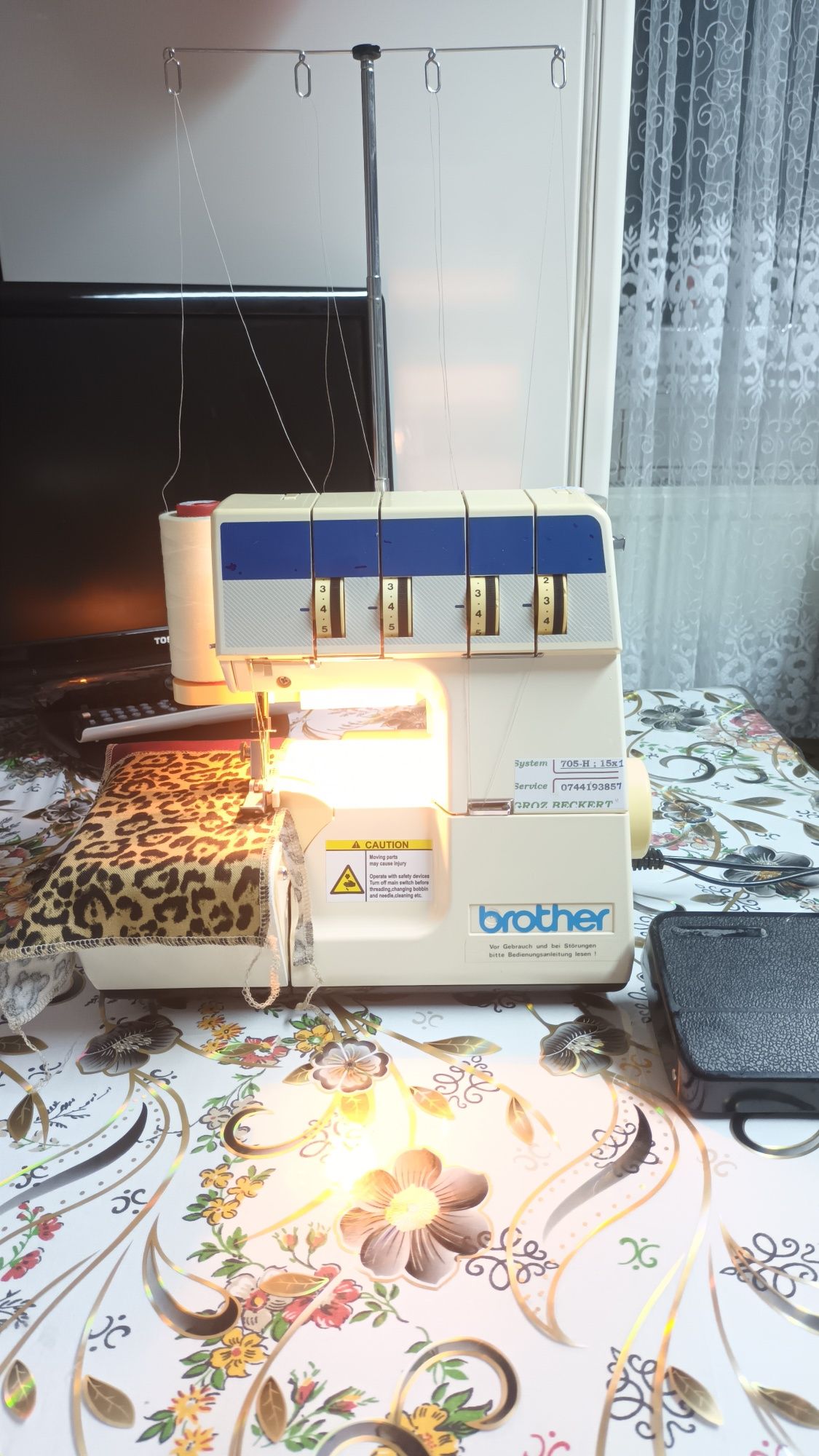 Masina de surfilat overlock cu 3 sau 4 fire BROTHER