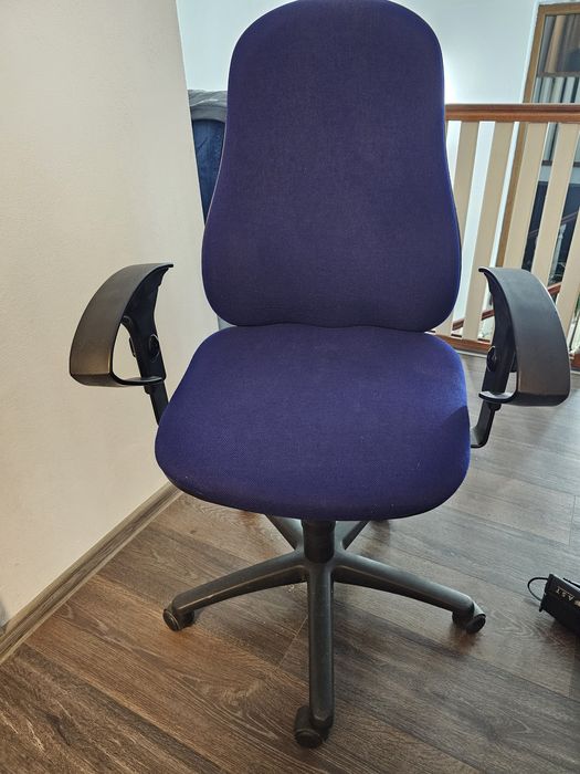 Scaun de birou albastru
