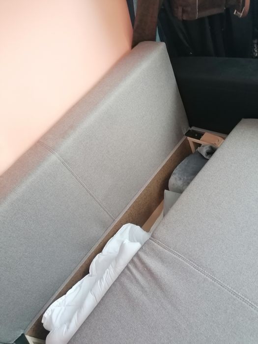 Vând colțar living extensibil și cu spațiu de depozitare