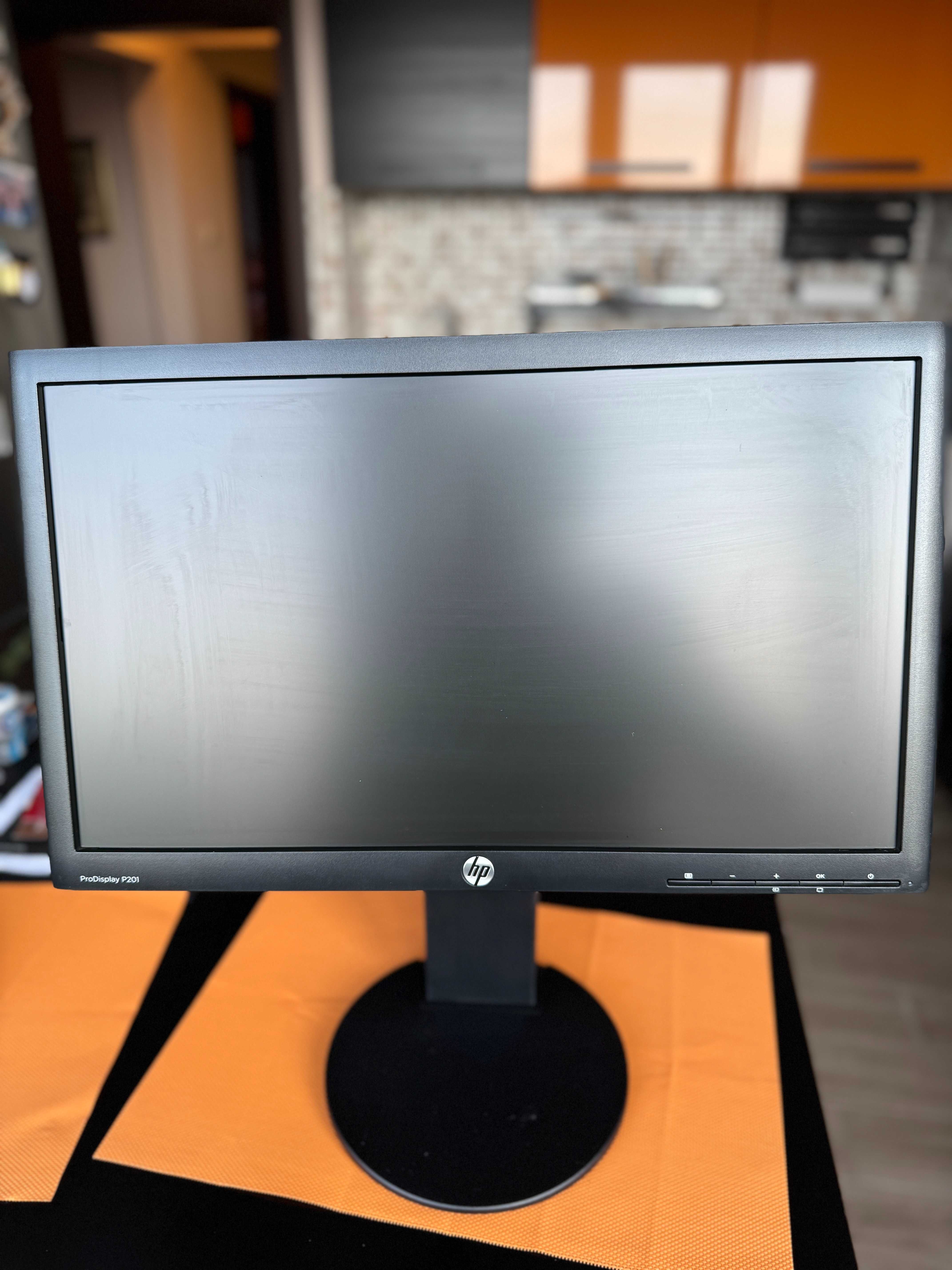 Монитор HP P201 20 инча с въртяща се стойка