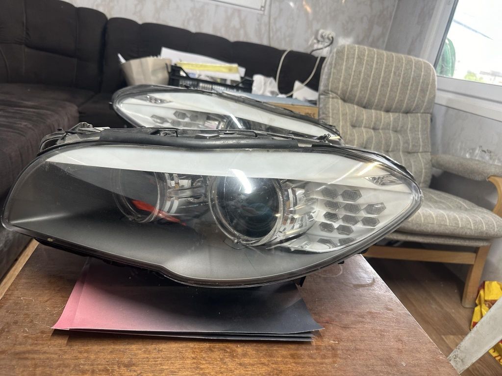 Продавам фар (десен) за BMW F10