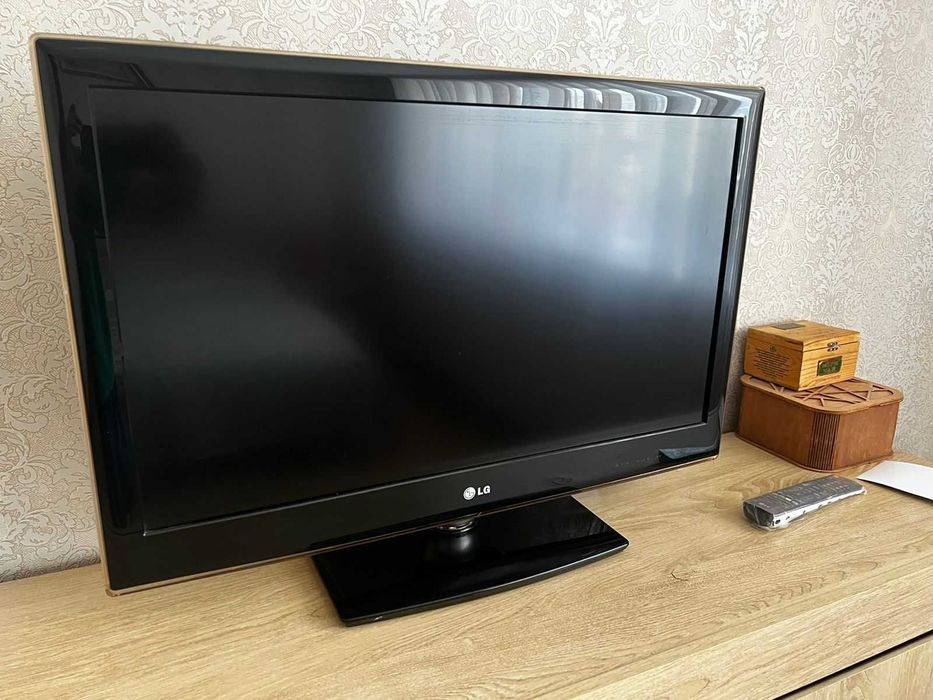 Телевизор LG диагональю 81 см