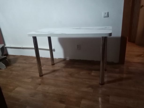 Стол кухонный. Размер 1м20смна 58 см