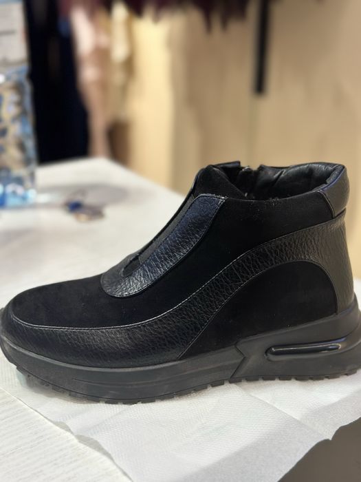 Продам сапоги новые