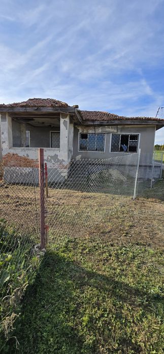 Продавам стара къща за ремонт - 98 м² село Дебрене, обл. Добрич