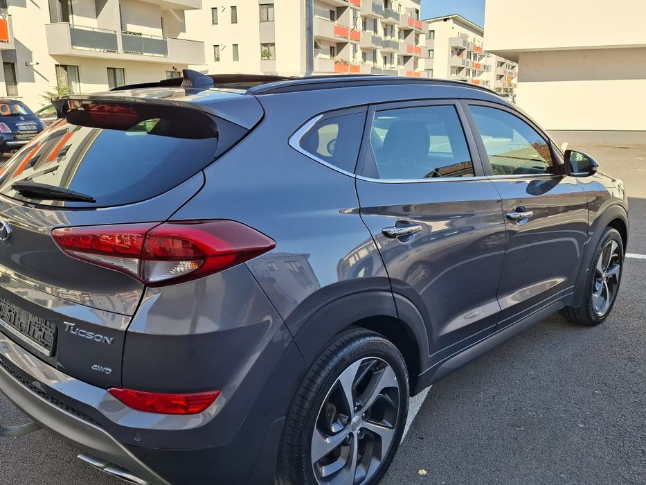 Vând Hyundai Tucson 2.0 CRDI 4WD 6AT LUXURY PACK+