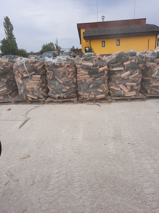 Vând lemn de foc stejar