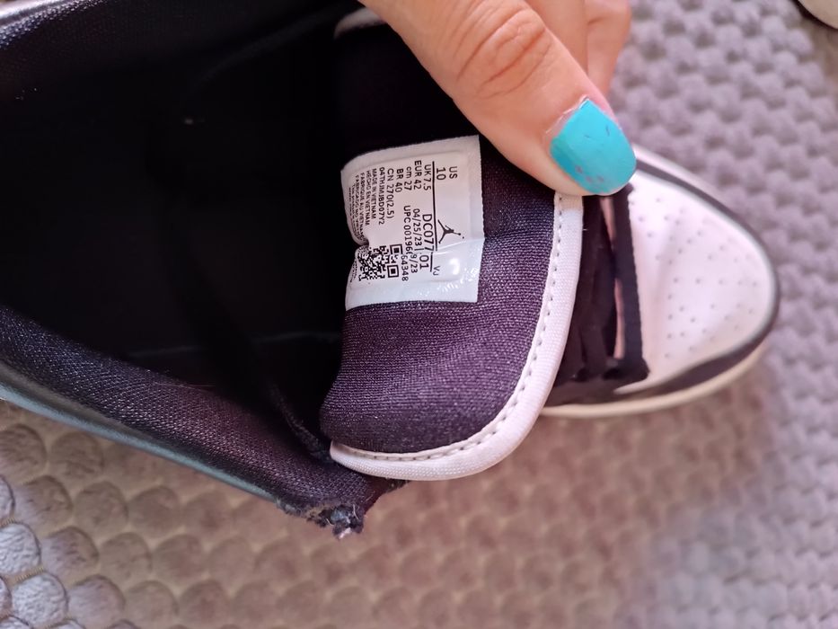 Маратонки и бутонки  NIKE и Converse