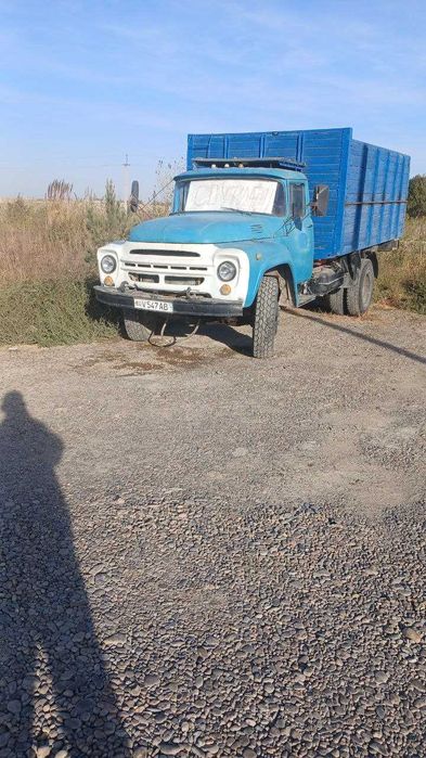 Зил  130 автомашинаси сотилади