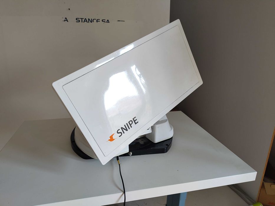 Antenă automată de satelit SNIPOE-P30DA – pentru rulotă / autorulotă