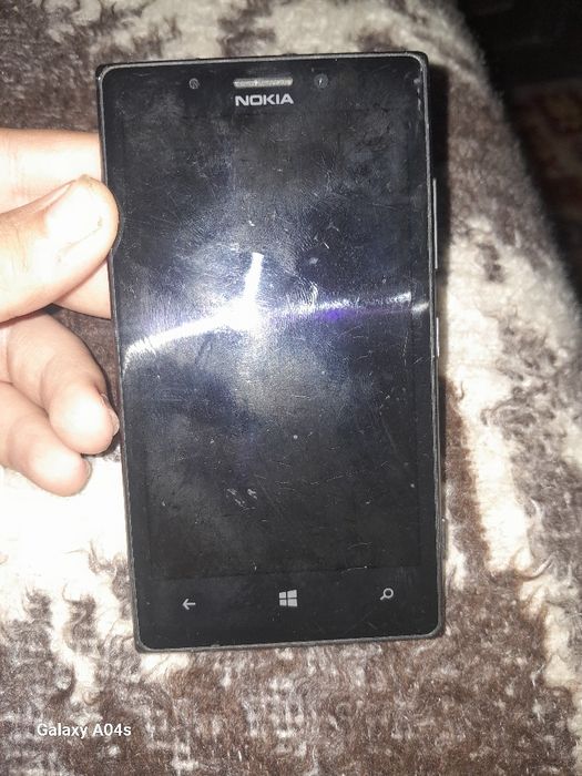 Vând telefoane mobile unul nou și altul mai vechi perfect funcționale.