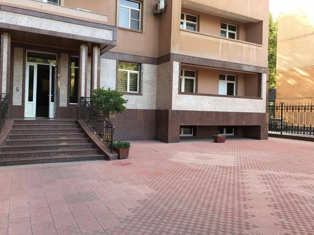 Ц-4/Юнусабад - Сдается в аренду помещение/Евро офис вдоль дороги 250м2