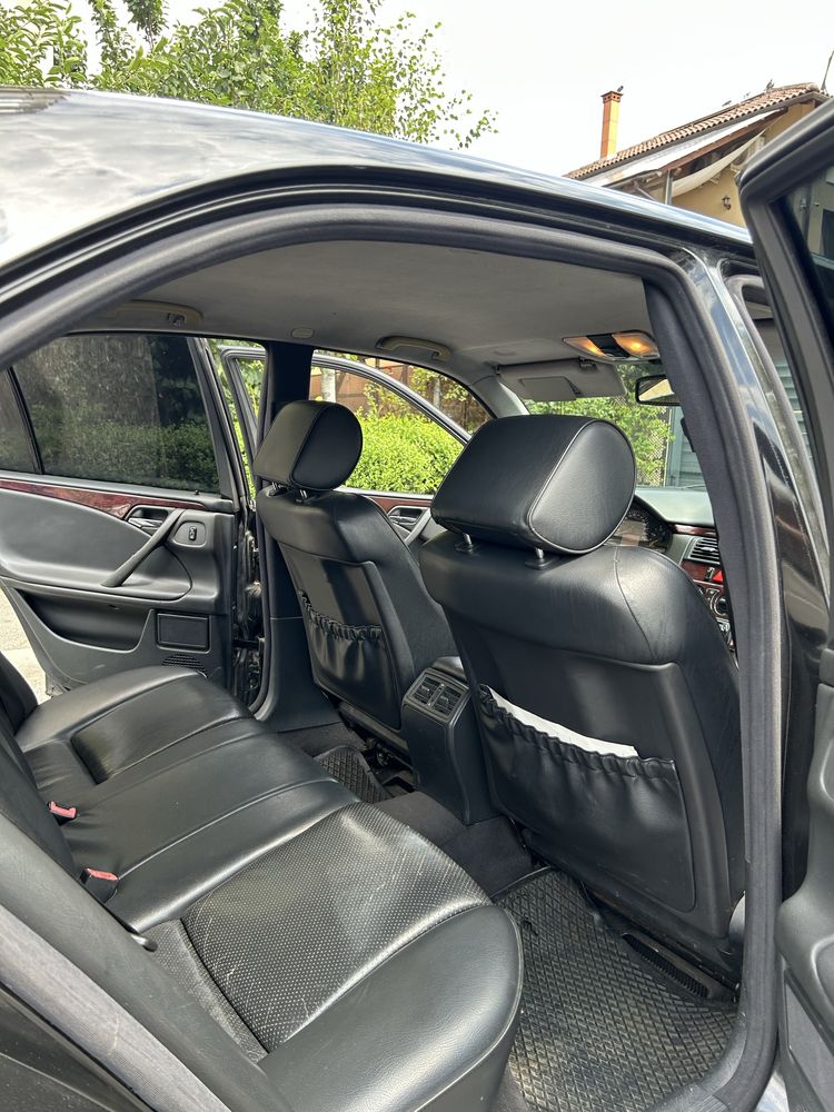 Vând Mercedes-Benz E 200 CDI