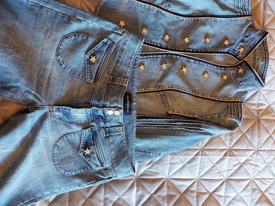 дънки и късо сако