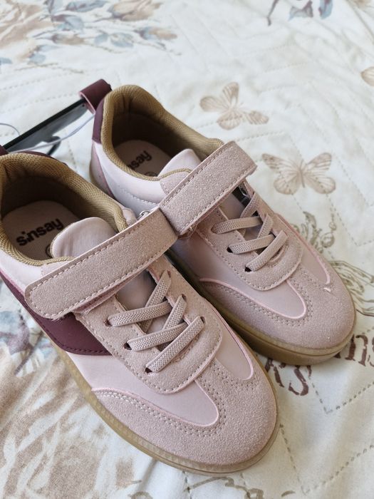 Нови детски обувки за момиче