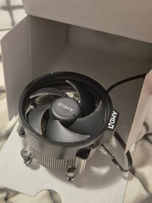 AMD Ryzen 5 3400g PRO / Процесор