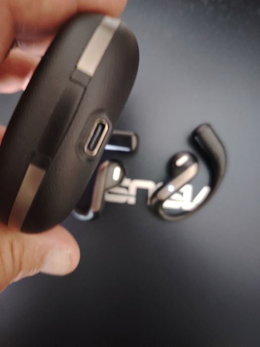 Ear Headphoness  Marshall