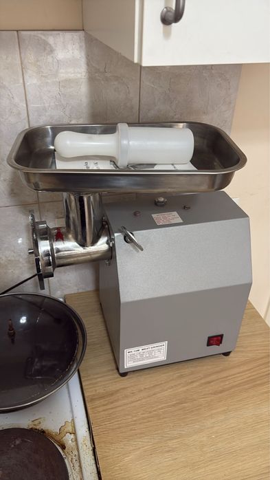 Продам НОВУЮ мясорубку для перемола больших объемов мяса. Астана